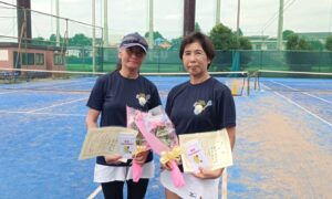 第1945回　サンライズテニススクール調布校　女子ダブルス優勝:清水・薮田ペア