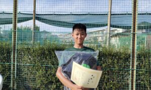 第40回　関町ローンテニスクラブ　中学生男子優勝:白金 俊選手