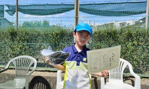 第56回　関町ローンテニスクラブ　小学生男子10歳以下準優勝:岡部 光希選手