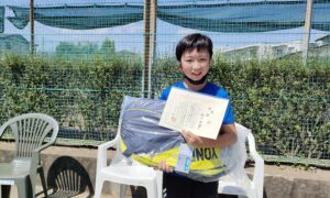 第56回　関町ローンテニスクラブ　小学生男子10歳以下優勝:西山 寛啓選手