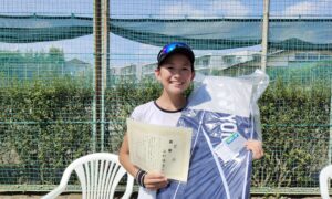 第56回　関町ローンテニスクラブ　小学生女子12歳以下優勝:西村 優奈選手