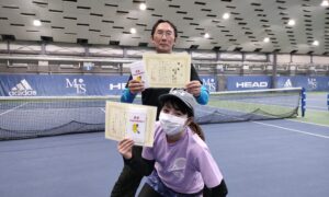 第296回　MTSテニスアリーナ三鷹　ナイターミックスダブルス優勝:小見野・東ペア