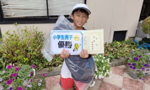 第63回　緑ヶ丘テニスガーデン　小学生男子10才以下シングルス優勝:岡部 光希選手