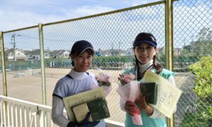 第2127回　関町ローンテニスクラブ　女子ダブルス準優勝:羽飼・古橋ペア