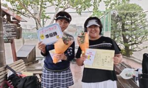 第2361回　関町ローンテニスクラブ　女子ダブルス準優勝:鷲島・宮部ペア