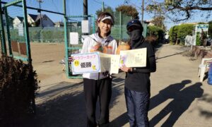 第2453回　善福寺公園テニスクラブ　女子ダブルス優勝:原田・久保ペア