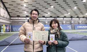 第332回　MTSテニスアリーナ三鷹　ナイターファミリーミックスダブルス優勝:梅田夫婦