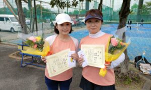 第2557回　サンライズテニススクール調布校　女子ダブルス優勝:伊藤・筒井ペア