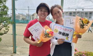 第2581回　関町ローンテニスクラブ　女子ダブルス準優勝:重満・西口ペア