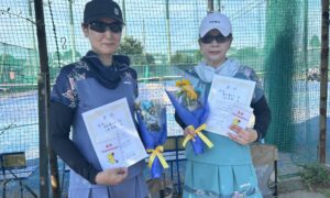 第2602回　サンライズテニススクール調布校　女子ダブルス優勝:渡邉・六車ペア
