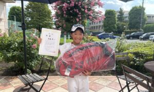 第74回　緑ヶ丘テニスガーデン　小学生女子10才以下シングルス優勝:永島　凪選手